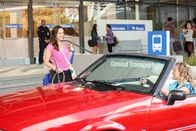 The Goldbergs – Erica Goldberg (Hayley Orrantia, l.); Lainey Lewis (AJ Michalka, r.)