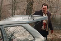 Freies Land – Bach (Felix Kramer) ist zu allem entschlossen, um den Serienkiller zu stellen.