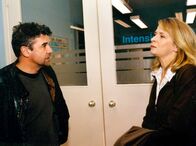 In aller Freundschaft – MDR Fernsehen IN ALLER FREUNDSCHAFT FOLGE 170, "Ein leichtfertiges Versprechen" Uhr. Dieter Gosch (Ralph Misske) und seine Frau Helena (Arianne Borbach) bangen um das Leben ihres Sohnes, allerdings nur jeder für sich...