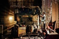 Transformers: Ära des Untergangs – Cade Yaeger (Mark Wahlberg) ahnt nicht, dass es sich bei diesem restaurierungsbedürftigen Lkw um den transformierten Alien-Anführer Optimus Prime handelt, der nach dem Krieg mit den feindlichen Decepticons untertauchen musste ...
