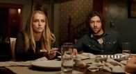 Lights out – (v.l.n.r.) Rebecca (Teresa Palmer); Bret (Alexander DiPersia)