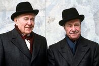 Die Glücksritter – Zwei alte Hasen versuchen ihr Meisterstück: Die Finanzmagnaten Randolph (Ralph Bellamy, l.) und Mortimer Duke (Don Ameche, r.) wollen den Kleingauner Billy Ray Valentin als Börsenstar platzieren.