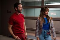 Wild Cards – George Graham (Jason Priestley, l.); Max Mitchell (Vanessa Morgan, r.)