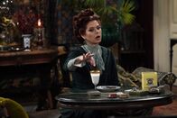 Will & Grace – Auf die reiche Immobilienunternehmergattin Fanny Van Billiams (Debra Messing) wartet an Weihnachten in einer längst vergangenen Zeit ein besonderes Treffen ...