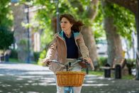Signora Volpe – Im Auftrag des MI6 ist Sylvia Fox (Emilia Fox) undercover als "Kirsty" unterwegs.