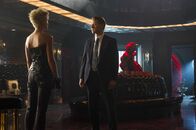 Gotham – Barbara Kean (Erin Richards, l.); James Gordon (Ben McKenzie, r.)