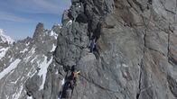 Bergwelten – Andreas Hanser (Kalser Bergführer) und Michael Amraser (Kalser Bergführer) am winterlichen Stüdlgrat