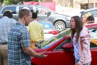 The Middle – Darrin (John Gammon, l.); Sue (Eden Sher, r.)