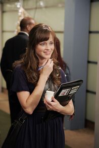 Gilmore Girls – Rory (Alexis Bledel) findet bei einer Kunstausstellung schnell neue Freundinnen. Diese sind allerdings weitaus exzentrischer als sie ...