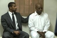 Just Mercy – Michael B. Jordan (Bryan Stevenson), Rob Morgan (Herbert Richardson).