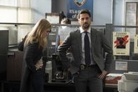Manifest – Michaela Stone (Melissa Roxburgh, l.); Jared Vasquez (J.R. Ramirez, r.)