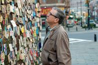 Der rbb macht Kino: Everybody's Fine – Frank (Robert De Niro) ist in den Straßen von New York auf der Suche nach seinem Sohn David.
