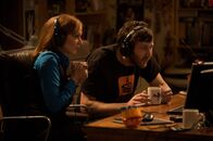 The IT Crowd – Jen Barber (Katherine Parkinson, l.); Roy Trenneman (Chris O'Dowd, r.)