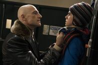Shazam! – Dr. Sivana (Mark Strong, l.); Freddy Freeman (Jack Dylan Grazer, r.)