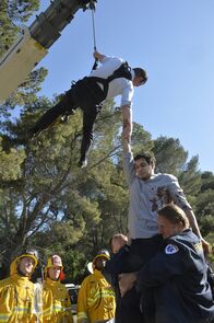 Scorpion – Im Angesicht des Todes möchte sich Walter (Elyes Gabel, 2.v.r.) mit Cabe (Robert Patrick, oben) und Paige aussprechen ...