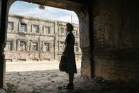 Terra X: Ein Tag in... – Dresden 1946: Das einst prachtvolle "Elbflorenz" ist eine Trümmerwüste. Durch den verheerenden Bombenangriff in der Nacht auf den 14. Februar 1945 sind 30 Prozent des Wohnraums völlig zerstört.