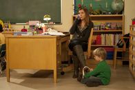 How I Met Your Mother – Da Ted Probleme mit seinen Studenten hat, bittet er Lily (Alyson Hannigan, l.) um Hilfe, denn als Vorschullehrerin mit viel Erfahrung weiß sie, wie man mit renitenten Kindern umgeht ...