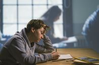 Langeweile - Das unerforschte Gefühl – Bildungsforscher untersuchen, wie schädlich Langeweile in der Schule ist.