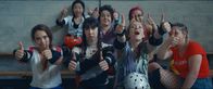 Derby Girl – v.r.), Mother Blocker (Sophie-Marie Larrouy, r.), Harry Pod'Couilles (Yilin Yang, l. hinten), Marie-Josée (Salomé Diénis Meulien, M. hinten), und Trash (Adčle Bellanger, r. hinten) sind bereit, beim "Moon-Derby-Cup" mitzuspielen. Werden sie dafür genug trainieren können? Und reicht ihnen das Geld für die Reise?