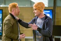 Modern Family – Jesse Tyler Ferguson (Mitchell Pritchett), Ty Burrell (Phil Dunphy).