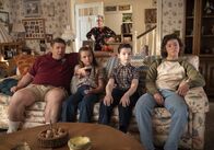 Young Sheldon – (v.l.n.r.) George (Lance Barber); Missy (Raegan Revord); Meemaw (Annie Potts); Sheldon (Iain Armitage); Georgie (Montana Jordan)
