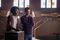 Legacies – MG Greasley (Quincy Fouse, l.); Ethan (Leo Howard, r.)