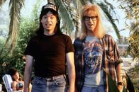 Wayne's World – Wayne Campbell (Mike Myers, l.) und Garth Algar (Dana Carvey, r.) sind ein chaotisches Team und beste Freunde. Gemeinsam senden sie ihre Fernsehshow mit dem Namen "Wayne's World".