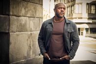 9-1-1 Notruf L.A. – Rockmond Dunbar (Michael Grant).