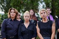 Die Liesl von der Post – v.li.: Barbara Gapp (Caroline Frank), Liesl Schaber (Katharina Straßer), Rita Jäger (Kristina Sprenger)