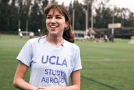 DOK – Lauriane Ney studiert internationale Beziehungen in Genf und geht für ein Semester an die renommierte University of California UCLA.