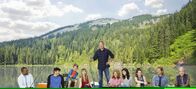 Last Man Standing – (4. Staffel) - Bei ihnen ist der Alltag alles, nur nicht langweilig: Mike (Tim Allen, 5.v.l.), Chuck (Jonathan Adams, l.), Ed (Hector Elizondo, r.), Kyle (Christoph Sanders, 2.v.r.), Boyd (Flynn Morrison, 3.v.l.), Ryan (Jordan Masterson, 2.v.l.), Kristin (Amanda Fuller, 4.v.l.), Eve (Kaitlyn Dever, 3.v.r.), Mandy (Molly Ephraim, 4.v.r.) und Vanessa (Nancy Travis, 5.v.r.) ...