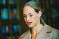 Affäre zu dritt – Katrin (Sophie von Kessel) ist verwirrt wegen ihrer Gefühle für eine andere Frau.