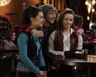 Last Man Standing – (v.l.n.r.) Cammy Harris (Sarah Gilman); Nigel (Joey Luthman); Eve Baxter (Kaitlyn Dever)