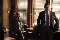 Castle – Haben für Kate Beckett einen ganz besonderen Auftrag: Captain Fowler (Carlos Gomez, r.) und Victoria Gates (Penny Johnson, l.) ...