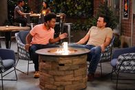 Call Me Kat – Carter (Julian Gant, l.); Max (Cheyenne Jackson, r.)