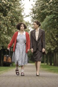 Eleanor & Colette – Eleanor Riese (Helena Bonham Carter, l.); Colette Hughes (Hilary Swank, r.)