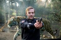 Großstadtrevier – Der übereifrige Polizeipraktikante Casper Köster (Timur Bartels) ermittelt auf eigene Faust im Tierpark und bringt sich in Lebensgefahr.