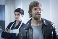 Der letzte Bulle – Mick (Henning Baum, r.) und Andreas (Maximilian Grill, l.)