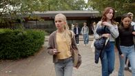 Glow – Im neuen Schuljahr ist alles anders für Jenny (Anine Bonnevie Nagell-Høyer).