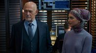 Navy CIS: L.A. – Admiral Hollace Kilbride (Gerald McRaney, l.); Special Agent Fatima Namazi (Medalion Rahimi, r.)