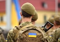 Ukraine - Krieg den Verrätern – Ukrainian soldier. Ukrainian in army. Ukrainian flag on military uniform. Troops of Ukraine.