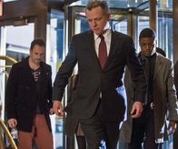 Elementary – Müssen einen neuen Mordfall lösen: Sherlock Holmes (Jonny Lee Miller, l.), Gregson (Aidan Quinn, M.) und Marcus (Jon Michael Hill, r.) ...
