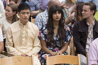 The Good Place – Das Verhältnis zwischen den Seelenverwandten Tahani (Jameela Jamil, r.) und Jianyu (Manny Jacinto, l.) wird auf die Probe gestellt. Werden sie wieder zueinanderfinden?