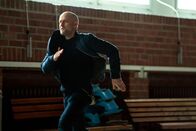 Jenseits der Spree – Robert (Jürgen Vogel) weiß, wer der Täter ist. Werden Mavi und er ihn rechtzeitig stellen können?