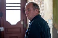 Wolfsland – Butschs alter Freund Juro Schwarzbach (Uwe Preuss) will Butsch aufmuntern.