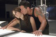 Arena – Kaden (Johnny Messner) und Milla (Katia Winter).