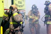 Mayday - Alarm im Cockpit – Feuerwehrleute löschen die letzten Flammen und suchen weiter nach Überlebenden