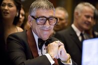 Ocean's 13 – Reuben Tishkoff (Elliot Gould) ist töricht genug, mit Las Vegas berüchtigtsten Geschäftsmann Willy Banks ein neues Casino zu bauen. Doch dabei wird er derart übers Ohr gehauen, dass er mit einem Herzinfarkt im Krankenbett landet. Das ruft seinen Kumpel Danny Ocean und seine Gang auf den Plan ...