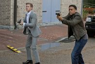 Common Law – Ein Fall, an dem Travis (Michael Ealy, r.) und Wes (Warren Kole, l.) ermitteln, löst bei ihnen Versagensängste aus ...