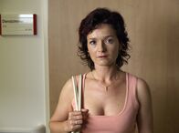 Der Winzerkönig – Im Krankenhaus erfährt Andrea Plattner (Katharina Stemberger), dass ihr Mann Georg nach seinem Herzinfarkt im Koma liegt.